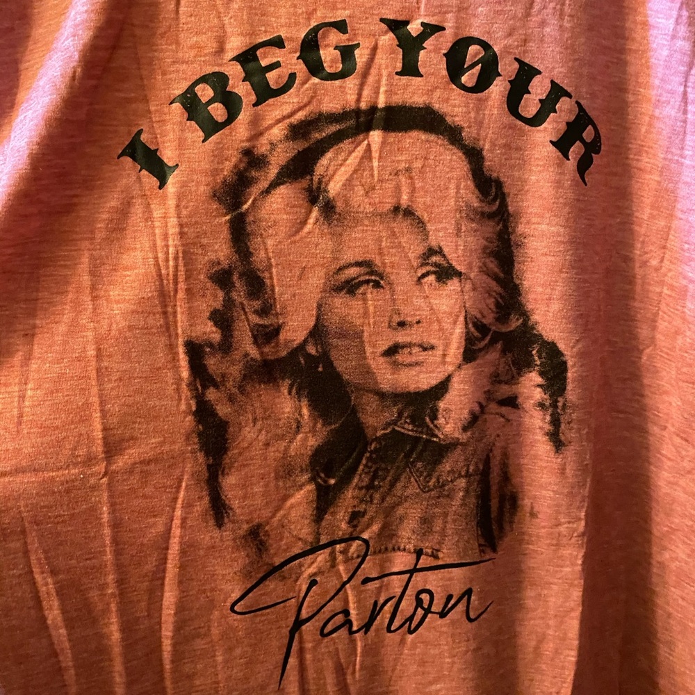 Brand new super fun and cute T-shirt 💕